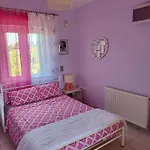 Villa George's Family Friendly Maisonette With Great Exterior