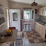 George's Family Friendly Maisonette With Great Exterior Villa