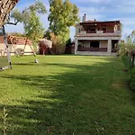 George's Family Friendly Maisonette With Great Exterior