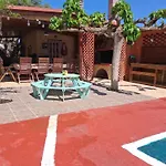 George's Family Friendly Maisonette With Great Exterior *