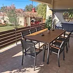 George's Family Friendly Maisonette With Great Exterior