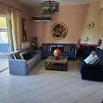 Villa George's Family Friendly Maisonette With Great Exterior *
