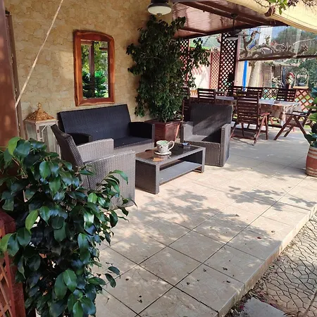 George's Family Friendly Maisonette With Great Exterior *
