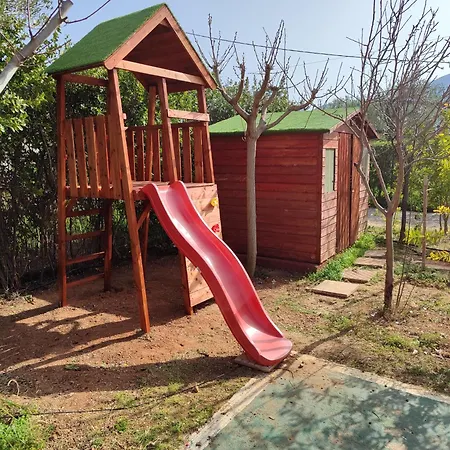 George's Family Friendly Maisonette With Great Exterior