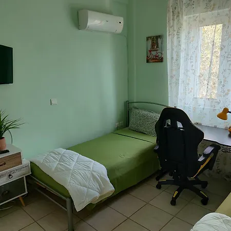 Villa George's Family Friendly Maisonette With Great Exterior *