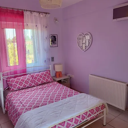 Vila George's Family Friendly Maisonette With Great Exterior