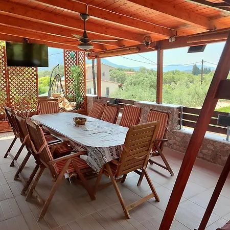 Villa George's Family Friendly Maisonette With Great Exterior Drosia (Central Greece)