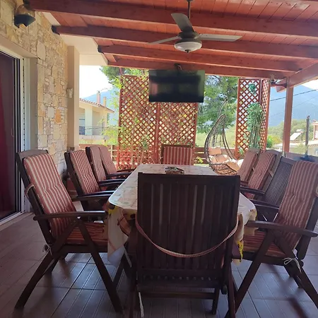 Βίλα George's Family Friendly Maisonette With Great Exterior *