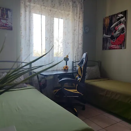 George's Family Friendly Maisonette With Great Exterior * Δροσιά