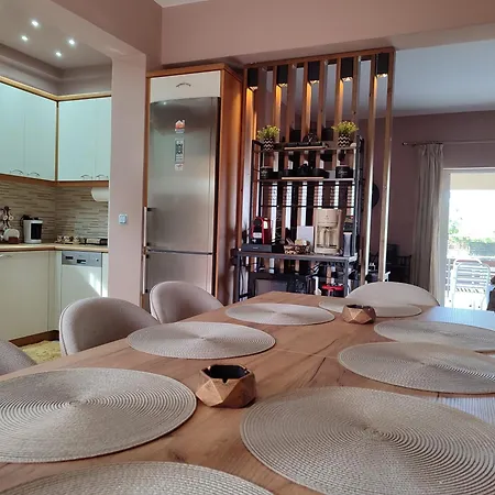 George's Family Friendly Maisonette With Great Exterior Villa