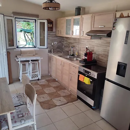 George's Family Friendly Maisonette With Great Exterior * Dhrosiá