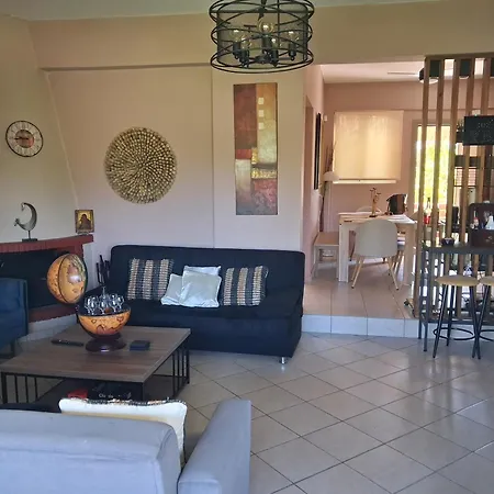 Vila George's Family Friendly Maisonette With Great Exterior
