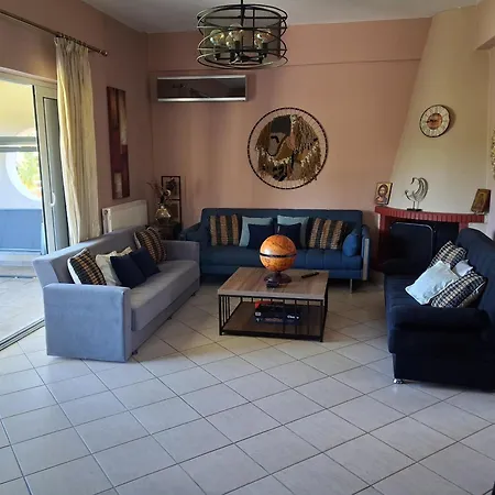 Vila George's Family Friendly Maisonette With Great Exterior *