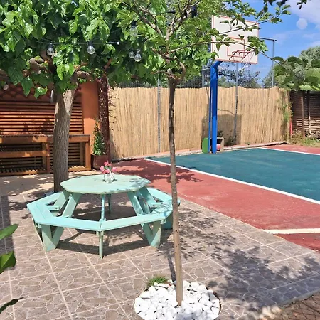 George's Family Friendly Maisonette With Great Exterior * Dhrosiá