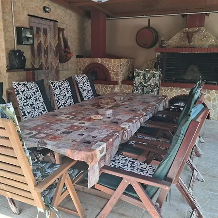 George's Family Friendly Maisonette With Great Exterior Vila