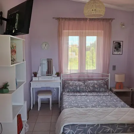 Vila George's Family Friendly Maisonette With Great Exterior *