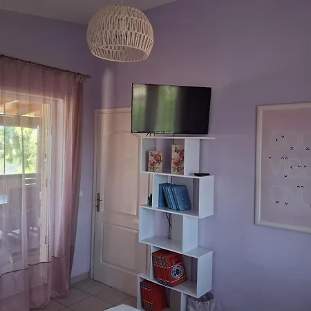 Vila George's Family Friendly Maisonette With Great Exterior *