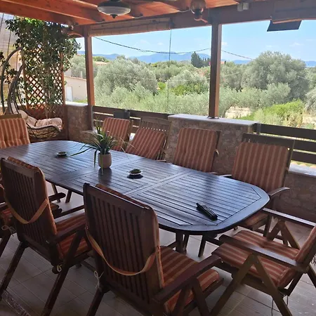 Vila George's Family Friendly Maisonette With Great Exterior