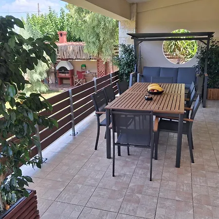 George's Family Friendly Maisonette With Great Exterior Vila