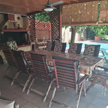 George's Family Friendly Maisonette With Great Exterior