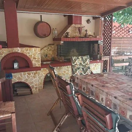 Villa George's Family Friendly Maisonette With Great Exterior Drosia (Central Greece)
