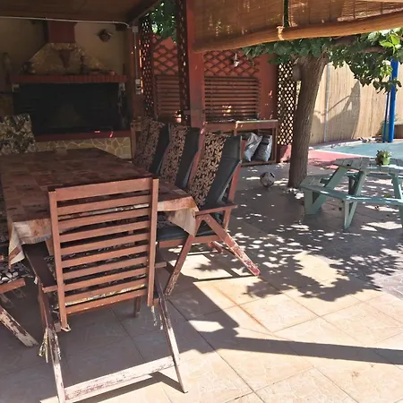 George's Family Friendly Maisonette With Great Exterior Villa