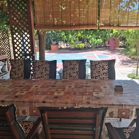 Villa George's Family Friendly Maisonette With Great Exterior *