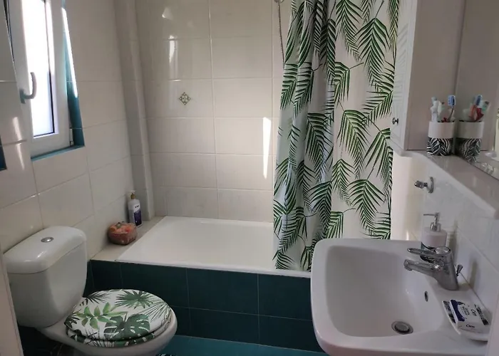 Βίλα George's Family Friendly Maisonette With Great Exterior