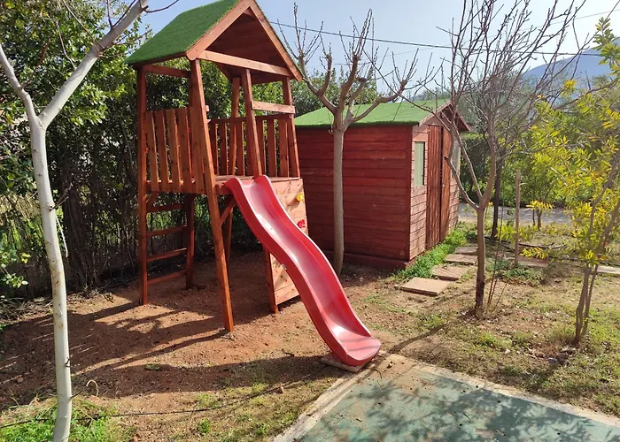 George's Family Friendly Maisonette With Great Exterior