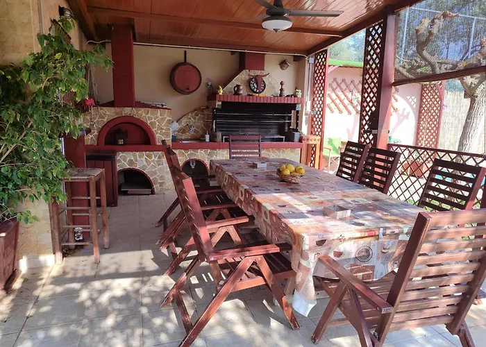 George's Family Friendly Maisonette With Great Exterior *