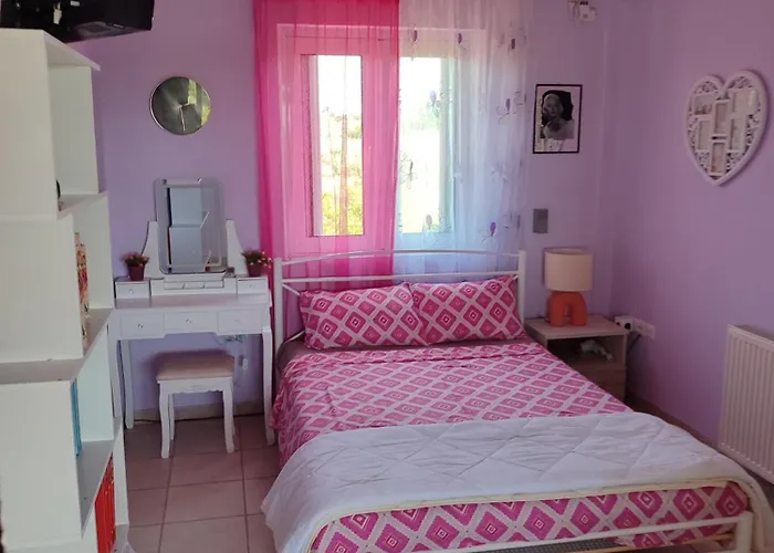 George's Family Friendly Maisonette With Great Exterior *