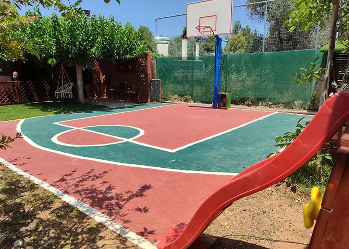 Βίλα George's Family Friendly Maisonette With Great Exterior