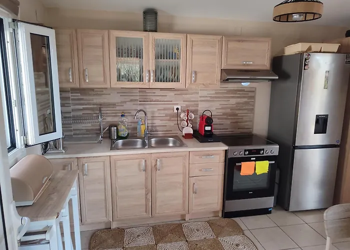 Βίλα George's Family Friendly Maisonette With Great Exterior