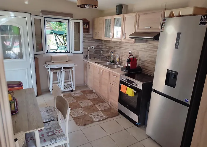 George's Family Friendly Maisonette With Great Exterior * Δροσιά